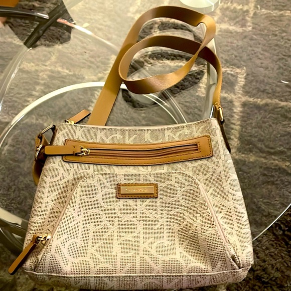New Calvin Klein Crossbody Tan Bag - Picture 1 of 3